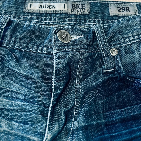 Men's Buckle Jeans - Picture 3 of 3